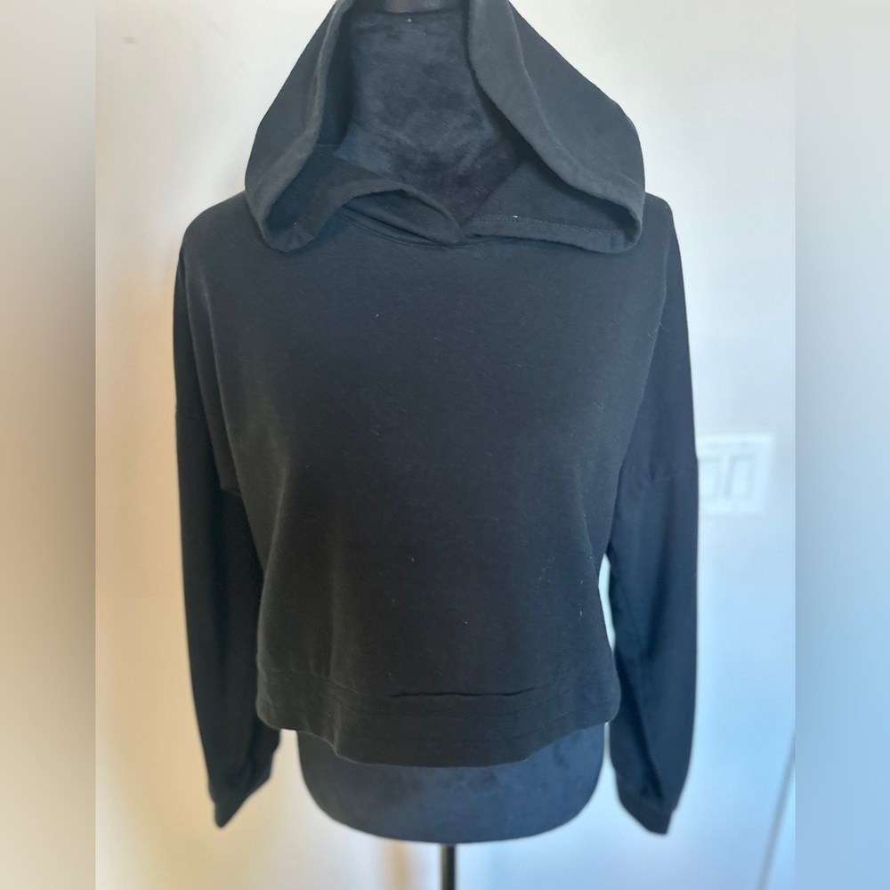 Black cropped hoodie